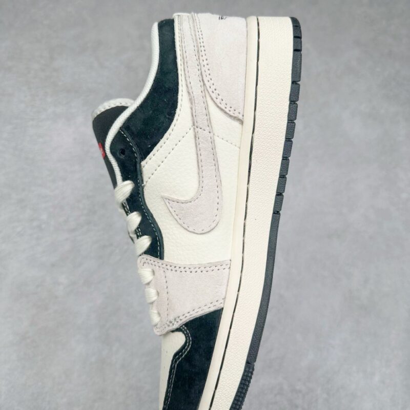 【AT3249】Nike x Supreme Air Jordan 1 のコラボレーションローカットシューズ、ブラックホワイトグラフィティデザイン- トレンドアート、限定モデル。