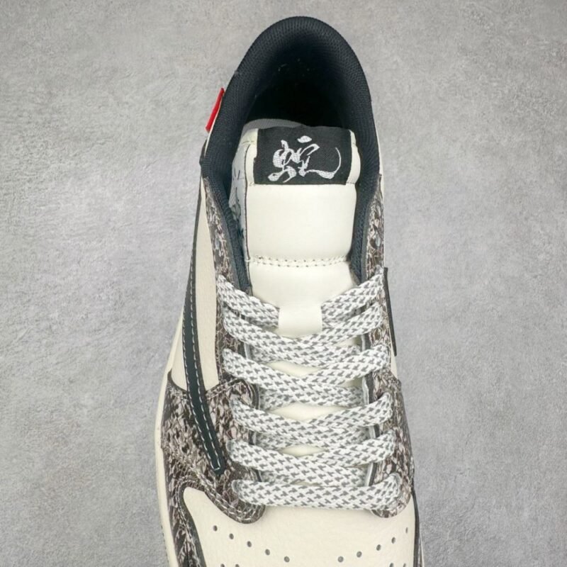 【AT3250】Nike x Cactus Jack Air Jordan AJ1 Low コラボ ローカット スニーカー ブラックホワイト スネーク柄 限定版 - 流行の新定義、ユニークなデザイン