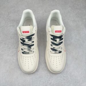 【AT3251】Nike x Supreme コラボ Air Force 1 白ローカット - シンプルでトレンディ、数量限定販売