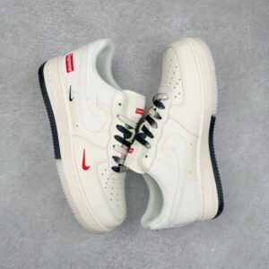 【AT3251】Nike x Supreme コラボ Air Force 1 白ローカット - シンプルでトレンディ、数量限定販売