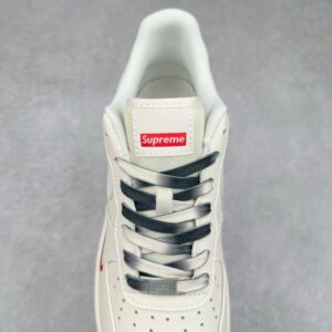 【AT3251】Nike x Supreme コラボ Air Force 1 白ローカット - シンプルでトレンディ、数量限定販売