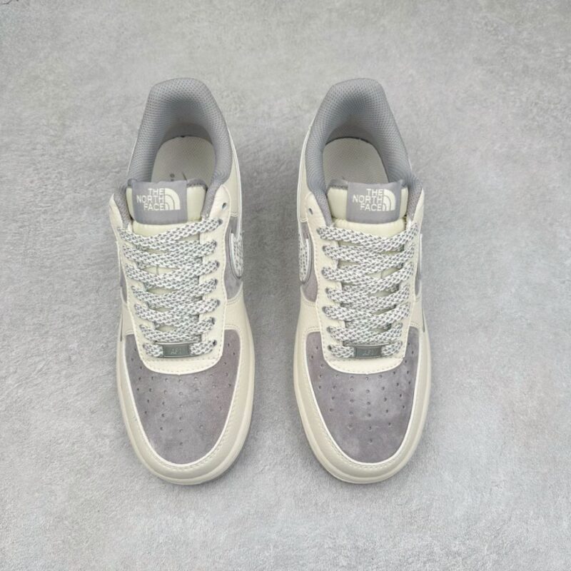 【AT3252】Nike x The North Face コラボ Air Force 1 ローカット モデル - アウトドアとトレンドの完璧な融合