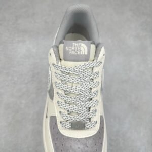 【AT3252】Nike x The North Face コラボ Air Force 1 ローカット モデル - アウトドアとトレンドの完璧な融合