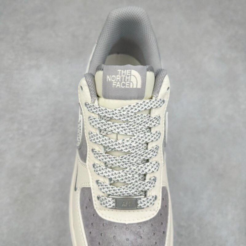 【AT3252】Nike x The North Face コラボ Air Force 1 ローカット モデル - アウトドアとトレンドの完璧な融合