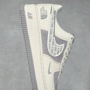 【AT3252】Nike x The North Face コラボ Air Force 1 ローカット モデル - アウトドアとトレンドの完璧な融合