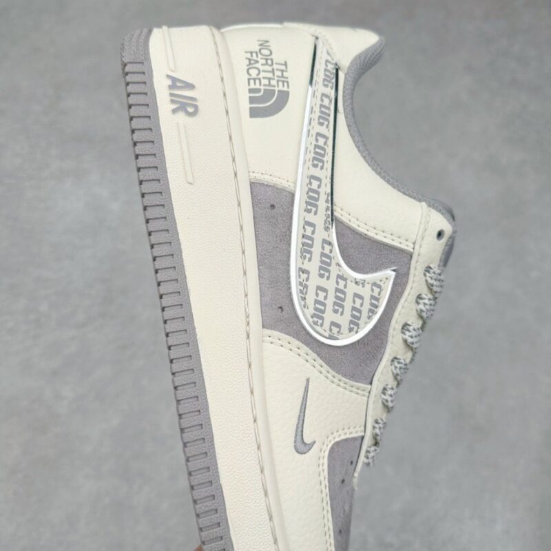 【AT3252】Nike x The North Face コラボ Air Force 1 ローカット モデル - アウトドアとトレンドの完璧な融合