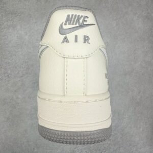 【AT3252】Nike x The North Face コラボ Air Force 1 ローカット モデル - アウトドアとトレンドの完璧な融合