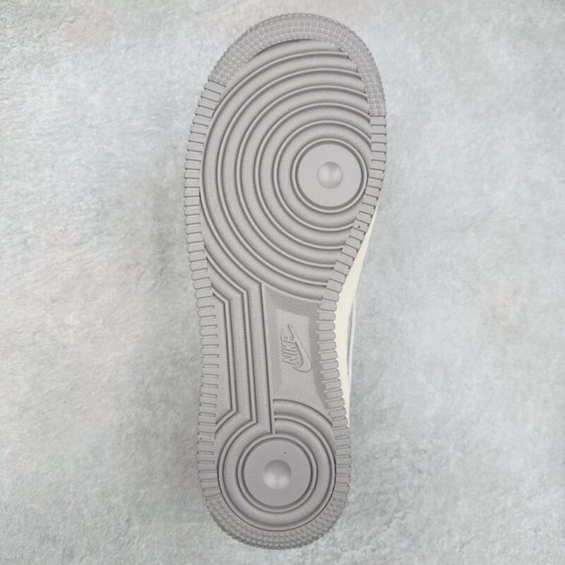 【AT3252】Nike x The North Face コラボ Air Force 1 ローカット モデル - アウトドアとトレンドの完璧な融合