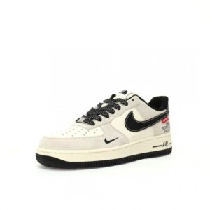 【AT3255】「高級コラボ限定版」The North Face x Supreme x Nike Air Force 1 07 Low "Supreme"の3方向のカスタム配色、ブラックとホワイトの配色、有名なアウトドアブランドとのコラボレーションを実現。