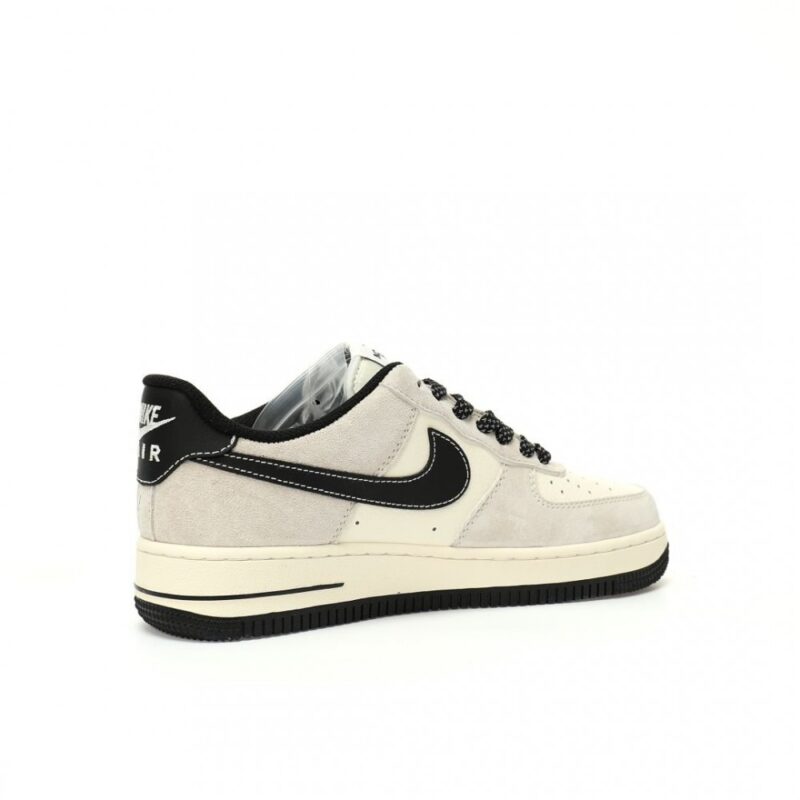 【AT3255】「高級コラボ限定版」The North Face x Supreme x Nike Air Force 1 07 Low "Supreme"の3方向のカスタム配色、ブラックとホワイトの配色、有名なアウトドアブランドとのコラボレーションを実現。