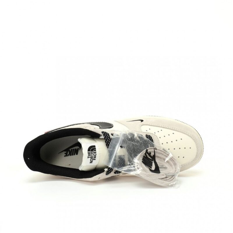【AT3255】「高級コラボ限定版」The North Face x Supreme x Nike Air Force 1 07 Low "Supreme"の3方向のカスタム配色、ブラックとホワイトの配色、有名なアウトドアブランドとのコラボレーションを実現。