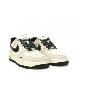 【AT3255】「高級コラボ限定版」The North Face x Supreme x Nike Air Force 1 07 Low "Supreme"の3方向のカスタム配色、ブラックとホワイトの配色、有名なアウトドアブランドとのコラボレーションを実現。
