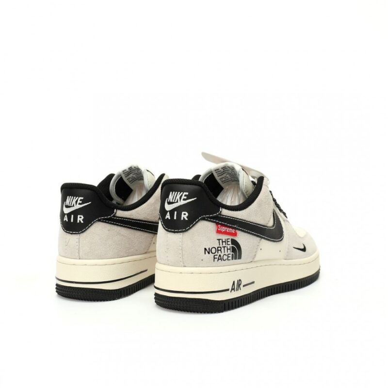 【AT3255】「高級コラボ限定版」The North Face x Supreme x Nike Air Force 1 07 Low "Supreme"の3方向のカスタム配色、ブラックとホワイトの配色、有名なアウトドアブランドとのコラボレーションを実現。