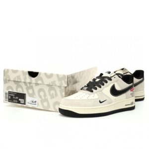 【AT3255】「高級コラボ限定版」The North Face x Supreme x Nike Air Force 1 07 Low "Supreme"の3方向のカスタム配色、ブラックとホワイトの配色、有名なアウトドアブランドとのコラボレーションを実現。