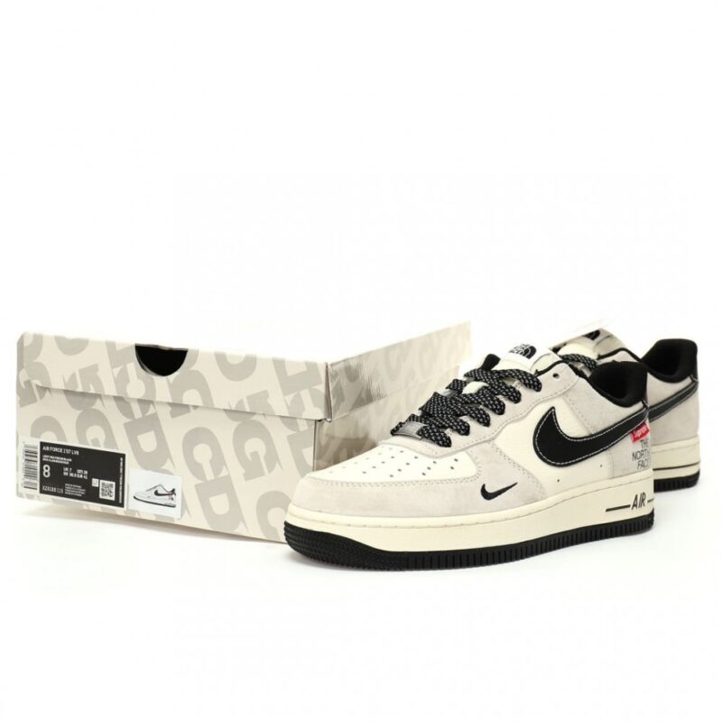 【AT3255】「高級コラボ限定版」The North Face x Supreme x Nike Air Force 1 07 Low "Supreme"の3方向のカスタム配色、ブラックとホワイトの配色、有名なアウトドアブランドとのコラボレーションを実現。