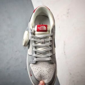 【AT3256】Nike x The North Face ナイキ ダンク ロー レトロ "DIYプレミアムカスタマイズ" ノースフェイス 蛇年グレーブラックスネークスケール ローカットカジュアルスポーツシューズ Nike x The North Face コラボレーション ダンク ロー グレーホワイトスネーク柄限定版 - アウトドア機能とトレンドが完璧に融合