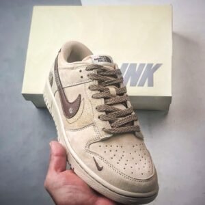 【AT3259】Nike x The North FaceのNike Dunk Low Retroの茶色のパッチワークデザインのスケートシューズ