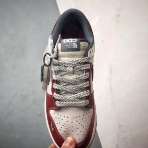 【AT3260】Nike x The North Face Dunk Low ディープレッドスケートボードシューズ
