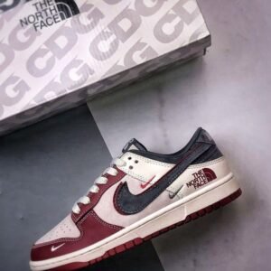 【AT3260】Nike x The North Face Dunk Low ディープレッドスケートボードシューズ