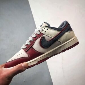 【AT3260】Nike x The North Face Dunk Low ディープレッドスケートボードシューズ
