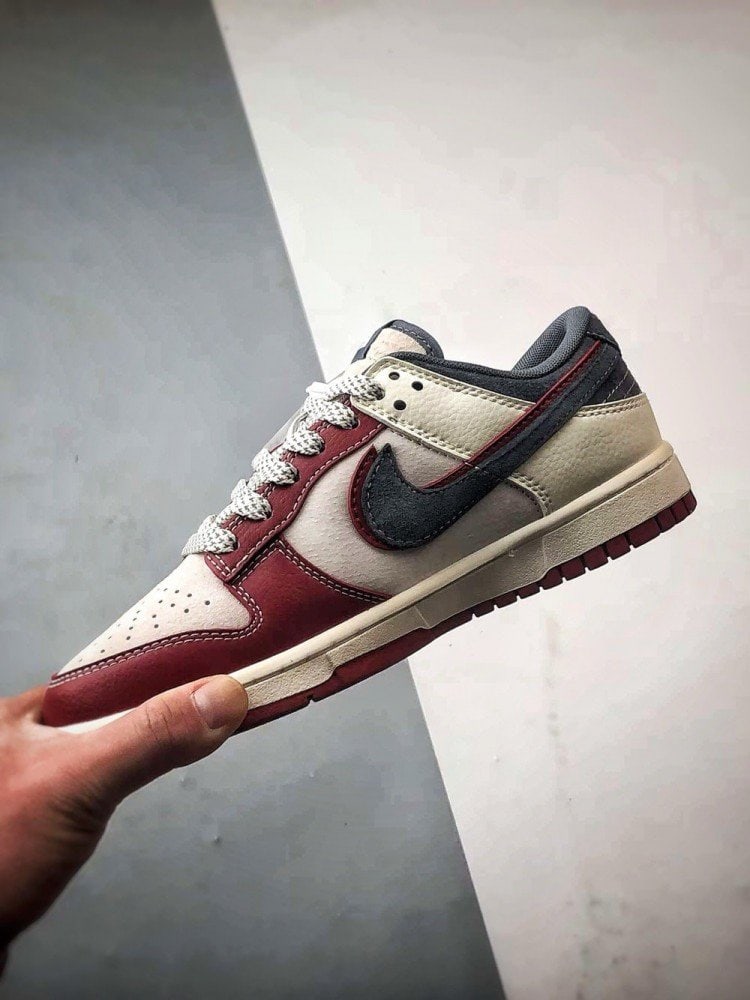 【AT3260】Nike x The North Face Dunk Low ディープレッドスケートボードシューズ