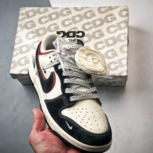 【AT3261】Nike x The North Face Dunk Low ブラックとレッドのパッチワークスケートシューズ。Nike Dunk Low Retro