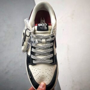 【AT3261】Nike x The North Face Dunk Low ブラックとレッドのパッチワークスケートシューズ。Nike Dunk Low Retro