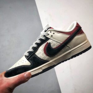 【AT3261】Nike x The North Face Dunk Low ブラックとレッドのパッチワークスケートシューズ。Nike Dunk Low Retro