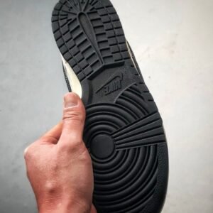 【AT3261】Nike x The North Face Dunk Low ブラックとレッドのパッチワークスケートシューズ。Nike Dunk Low Retro