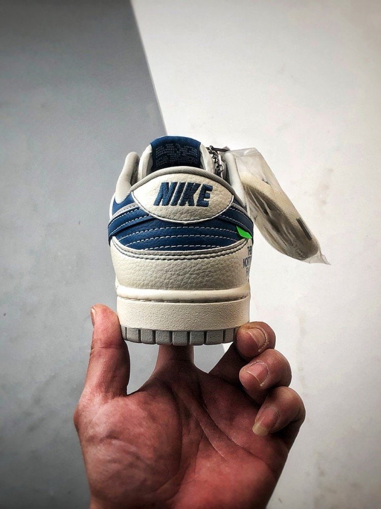【AT3262】Nike x The North FaceコラボDunk Lowブルー＆ホワイトシリーズのトレンドスポーツシューズ、Nike Dunk Low Retro。