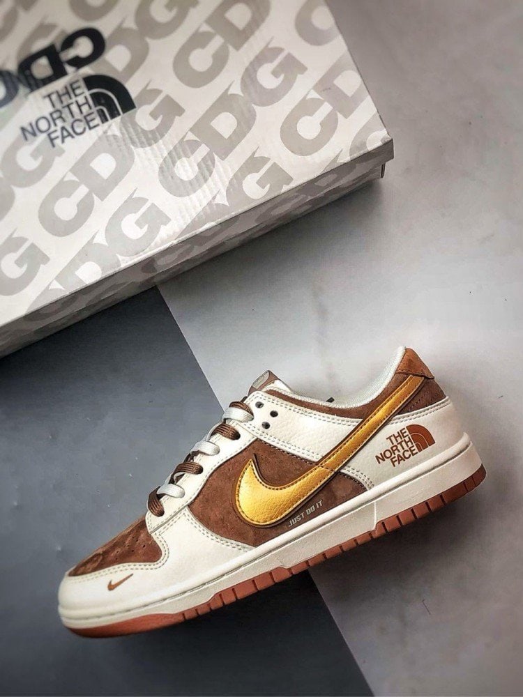 【AT3263】Nike x The North Face Dunk Low Premium - ゴールデンカラメルカラー Nike Dunk Low Retro