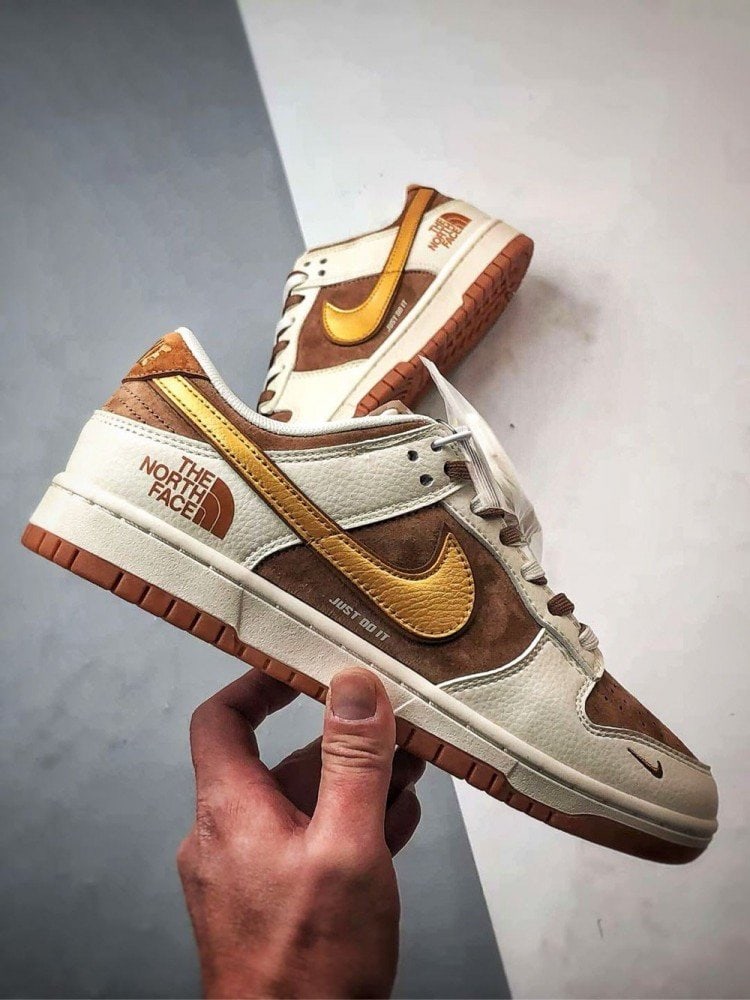 【AT3263】Nike x The North Face Dunk Low Premium - ゴールデンカラメルカラー Nike Dunk Low Retro