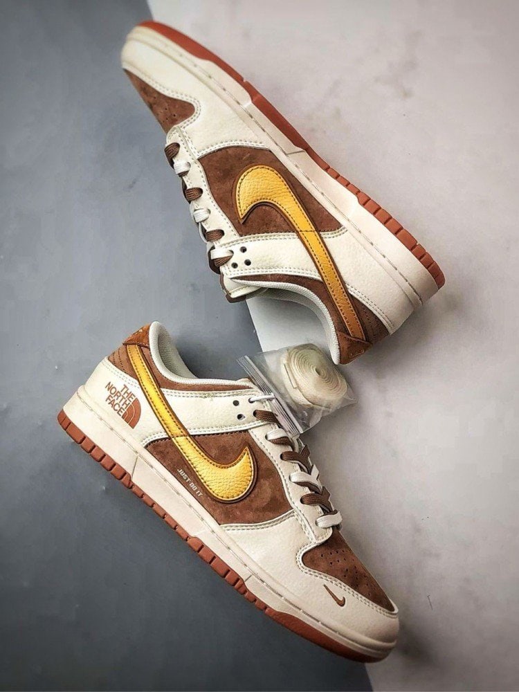 【AT3263】Nike x The North Face Dunk Low Premium - ゴールデンカラメルカラー Nike Dunk Low Retro