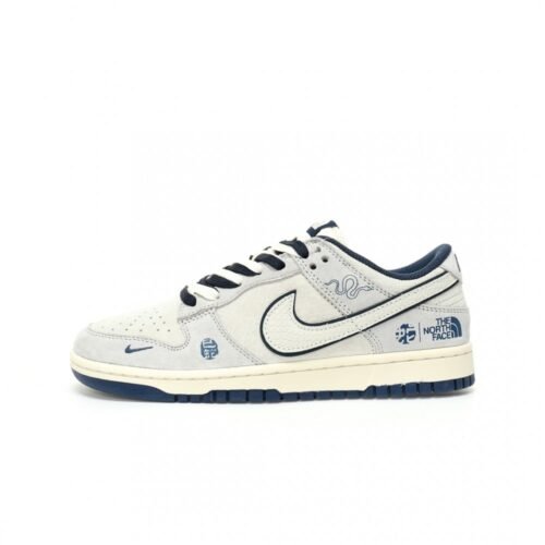 【AT3264】Nike x The North Face 蛇柄レトロカジュアルシューズ- ファッショナブルなグレーホワイトカラー、スポーツファッショントレンドの新しい選択肢 Nike Dunk Low Retro