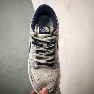 【AT3264】Nike x The North Face 蛇柄レトロカジュアルシューズ- ファッショナブルなグレーホワイトカラー、スポーツファッショントレンドの新しい選択肢 Nike Dunk Low Retro