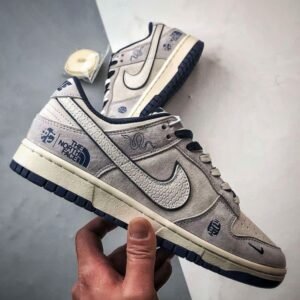 【AT3264】Nike x The North Face 蛇柄レトロカジュアルシューズ- ファッショナブルなグレーホワイトカラー、スポーツファッショントレンドの新しい選択肢 Nike Dunk Low Retro