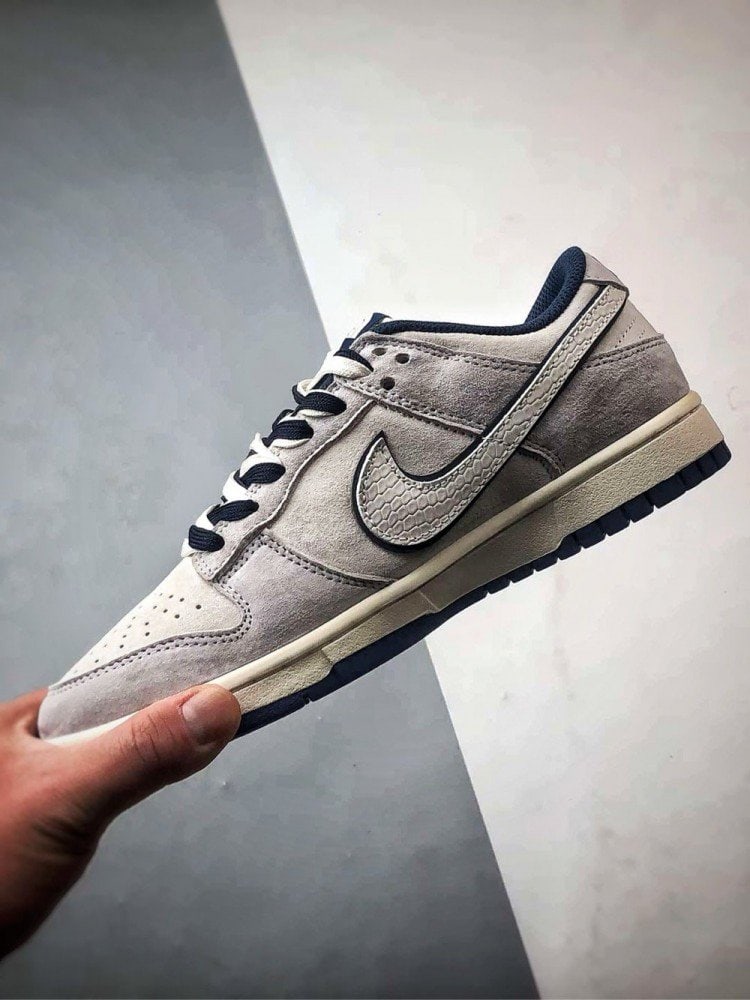 【AT3264】Nike x The North Face 蛇柄レトロカジュアルシューズ- ファッショナブルなグレーホワイトカラー、スポーツファッショントレンドの新しい選択肢 Nike Dunk Low Retro