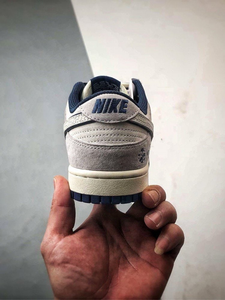 【AT3264】Nike x The North Face 蛇柄レトロカジュアルシューズ- ファッショナブルなグレーホワイトカラー、スポーツファッショントレンドの新しい選択肢 Nike Dunk Low Retro