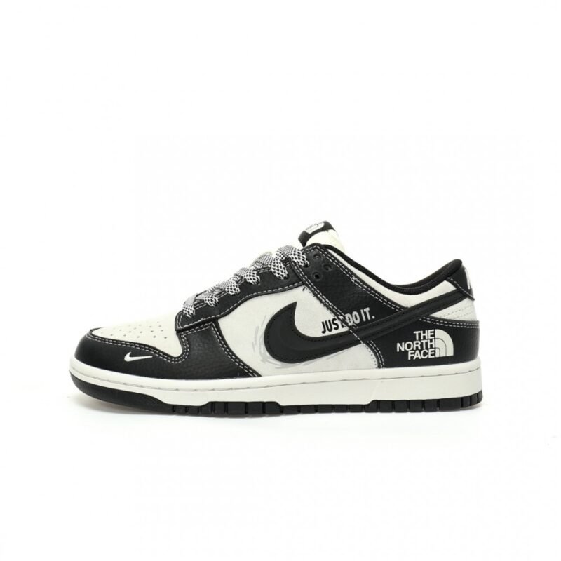 【AT3265】Nike x The North Face Dunk Low 黒白のカラーブロックスポーツシューズ Nike Dunk Low Retro