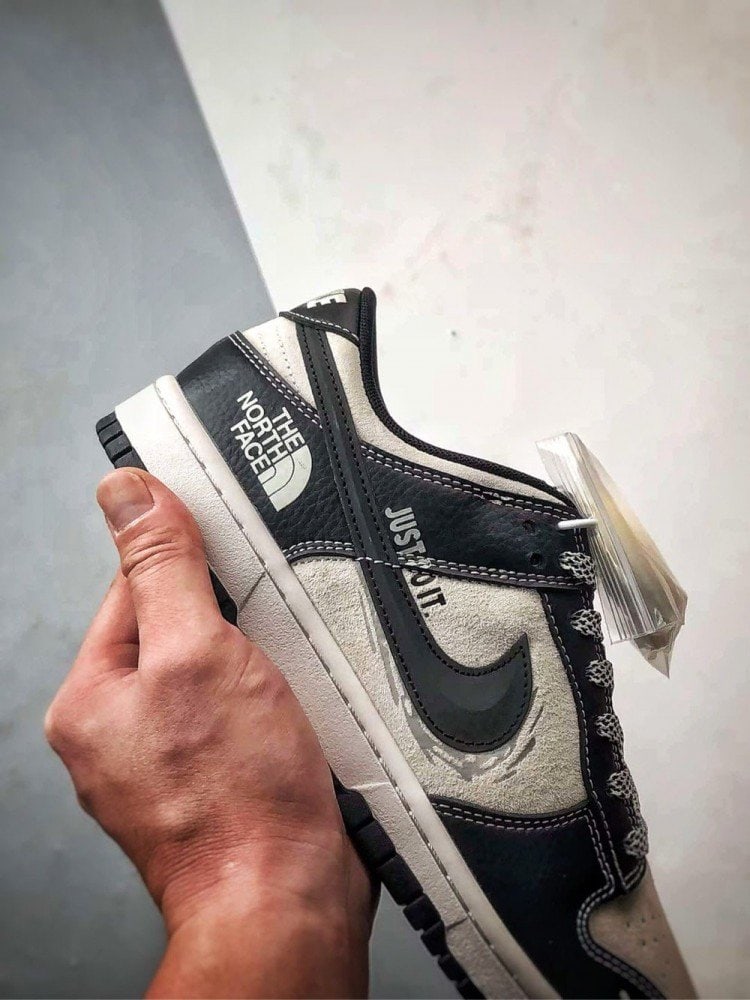 【AT3265】Nike x The North Face Dunk Low 黒白のカラーブロックスポーツシューズ Nike Dunk Low Retro