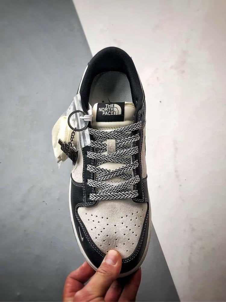 【AT3265】Nike x The North Face Dunk Low 黒白のカラーブロックスポーツシューズ Nike Dunk Low Retro
