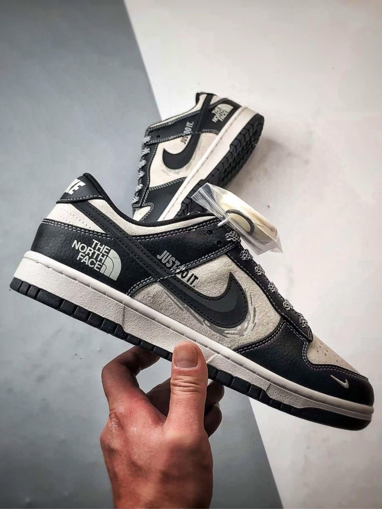 【AT3265】Nike x The North Face Dunk Low 黒白のカラーブロックスポーツシューズ Nike Dunk Low Retro