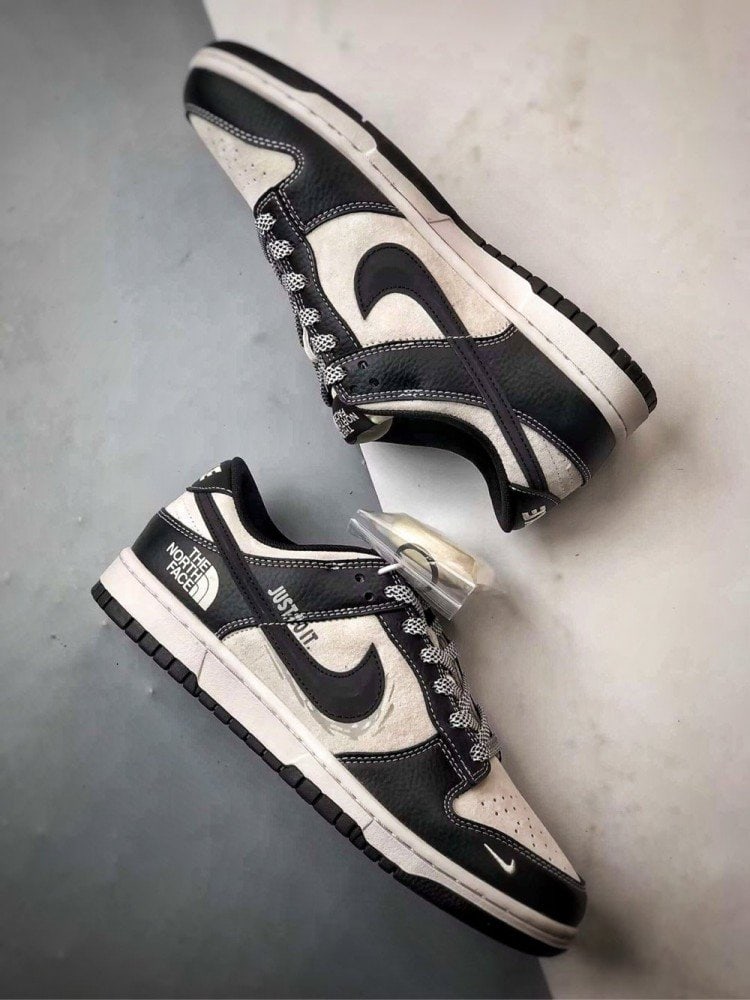 【AT3265】Nike x The North Face Dunk Low 黒白のカラーブロックスポーツシューズ Nike Dunk Low Retro