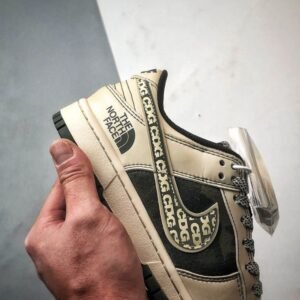 【AT3267】Nike x The North Face Dunk Low。クラシックなストリートスタイルのスポーツシューズ - ユニークなデザインと快適さが兼ね備わっています。Nike Dunk Low Retro。