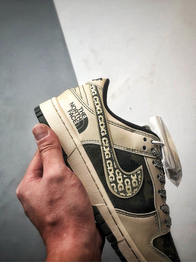 【AT3267】Nike x The North Face Dunk Low。クラシックなストリートスタイルのスポーツシューズ - ユニークなデザインと快適さが兼ね備わっています。Nike Dunk Low Retro。
