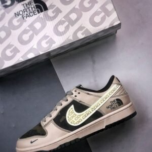 【AT3267】Nike x The North Face Dunk Low。クラシックなストリートスタイルのスポーツシューズ - ユニークなデザインと快適さが兼ね備わっています。Nike Dunk Low Retro。
