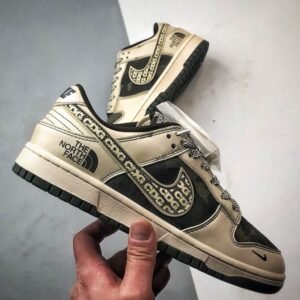 【AT3267】Nike x The North Face Dunk Low。クラシックなストリートスタイルのスポーツシューズ - ユニークなデザインと快適さが兼ね備わっています。Nike Dunk Low Retro。