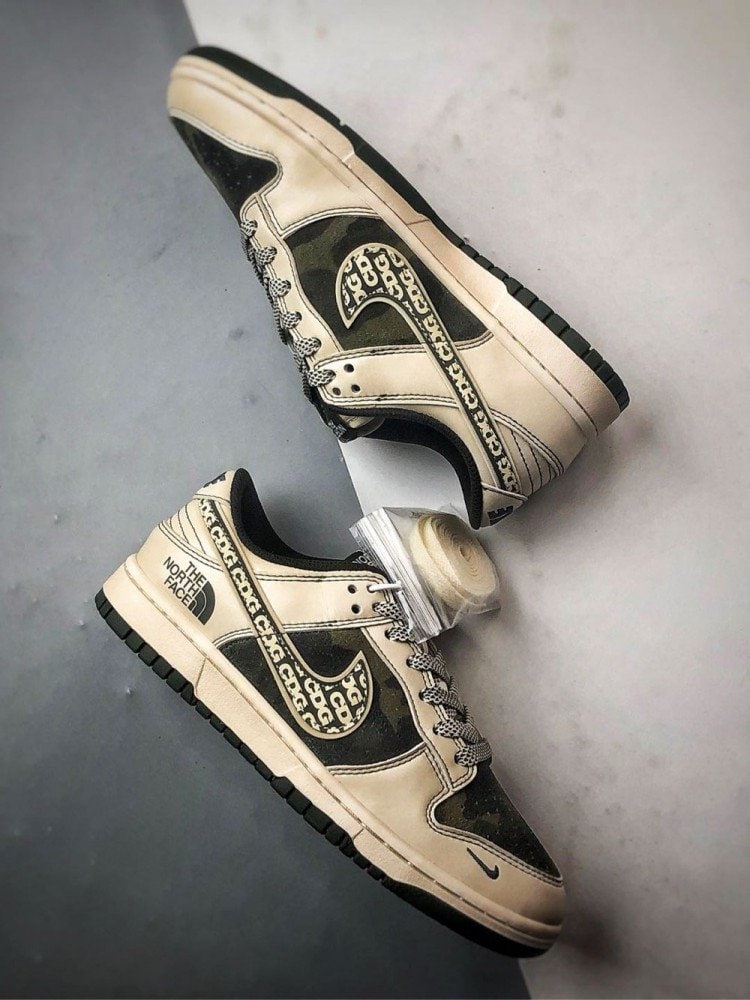 【AT3267】Nike x The North Face Dunk Low。クラシックなストリートスタイルのスポーツシューズ - ユニークなデザインと快適さが兼ね備わっています。Nike Dunk Low Retro。