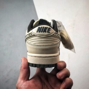 【AT3267】Nike x The North Face Dunk Low。クラシックなストリートスタイルのスポーツシューズ - ユニークなデザインと快適さが兼ね備わっています。Nike Dunk Low Retro。