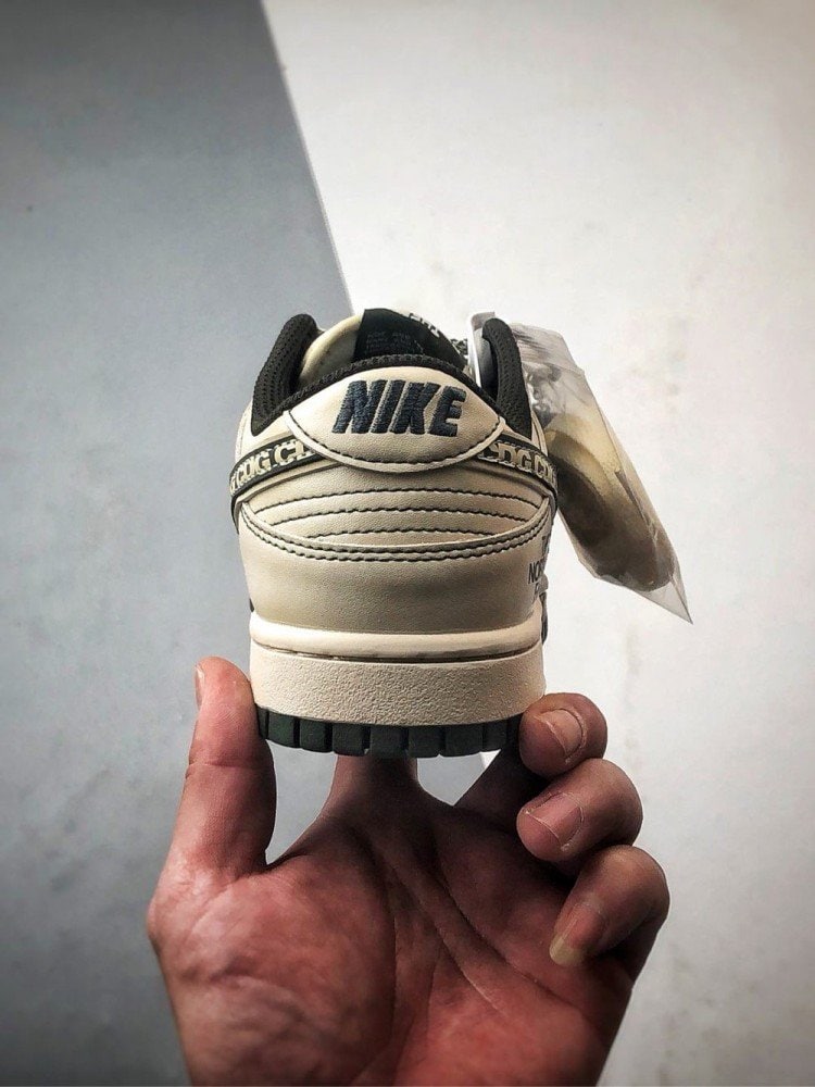 【AT3267】Nike x The North Face Dunk Low。クラシックなストリートスタイルのスポーツシューズ - ユニークなデザインと快適さが兼ね備わっています。Nike Dunk Low Retro。